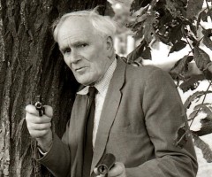 Desmond Llewelyn, Bond's Q